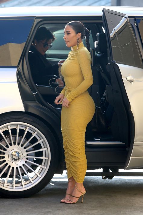 Kim Kardashian puts her curves on display in VERY tight yellow dress as she leaves dinner with Khloe and mom Kris Kim Kardashian Yellow Dress, Khloe Kardashian Dress, Kim Kardashian Dress, Kardashian Cars, Khloe Kardashian Outfits, Kanye West Wife, Kim Kardashian Hot, Kardashian Dresses, Kardashian Fashion