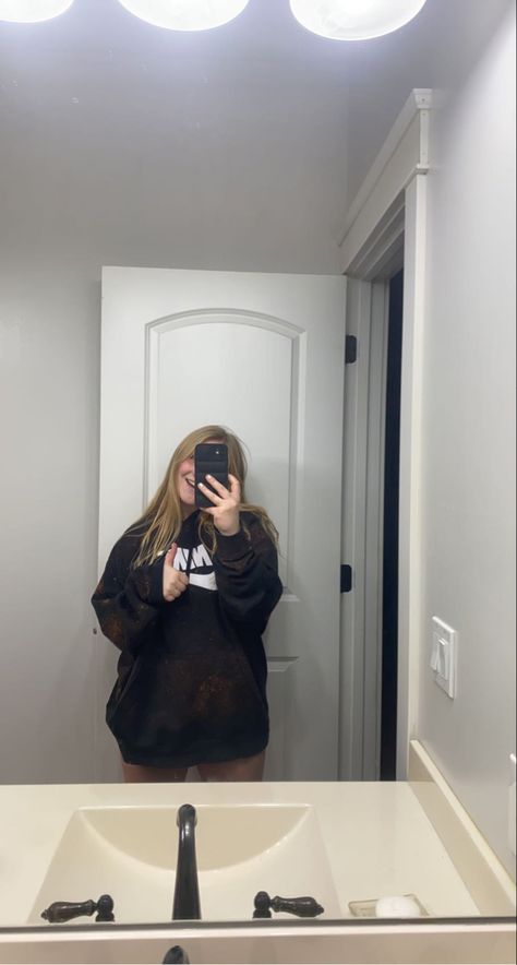 Boyfriends Hoodie Outfit, Girlfriend Wearing Boyfriend Hoodie, Boyfriend Hoodie Aesthetic, Boyfriend Hoodie Outfit, Boyfriends Hoodie, Jess Core, Hoodie Boyfriend, Old Row, Boyfriend Outfit