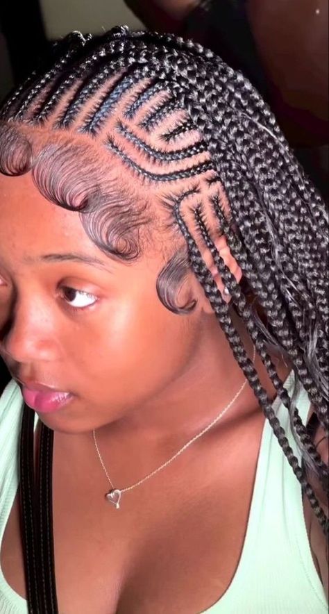 Small Knotless With Design, Hairstyle To Try Black Women, Back To School Hair Styles Braids, To The Scalp Braids, Cute Edges With Braids, Braided Up Ponytail Hairstyles, Trible Braids Freestyle, Big Fulani Braids, Zig Zag Fulani Braids