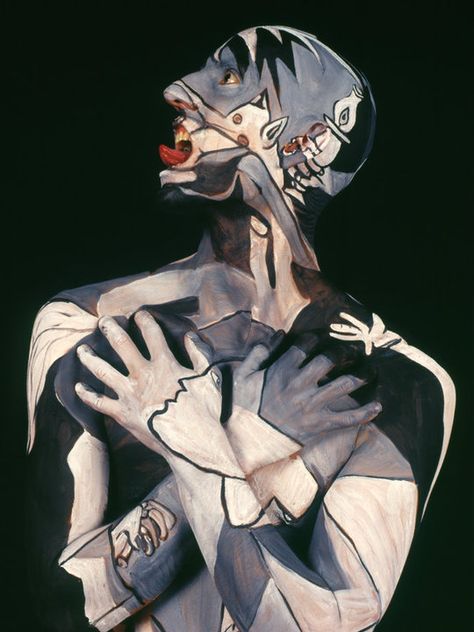 #Guernica #simbolo#테두리 Historical Artwork, Human Canvas, Classic Paintings, Human Art, Optical Illusions, Face Art, Body Painting, Graphic Design Inspiration, Artwork Painting