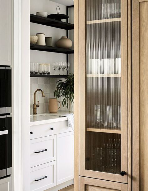 Reeded Glass Kitchen, Reeded Glass Window, Glass Kitchen Cabinets, Reeded Glass, Pale Wood, Glass Front Cabinets, Kitchen Design Trends, Pantry Design, Oak Cabinets