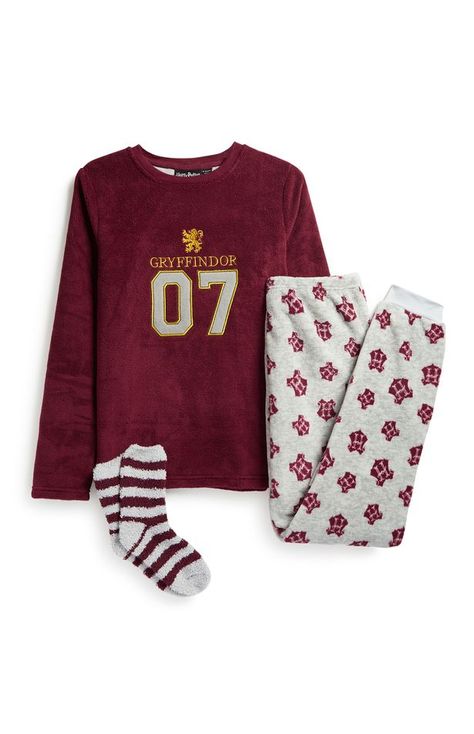 Harry Potter Pjs Gryffindor, Gryffindor Outfits, Harry Potter Pjs, Primark Pjs, Harry Potter Script, Harry Potter Land, Gryffindor Uniform, Primark Outfit, Gryffindor Outfit