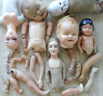 Doll Parts Aesthetic, Creepy Toys, Very Sleepy, Broken Doll, Doll Painting, Natural Colours, Old Dolls, Creepy Dolls, Doll Maker