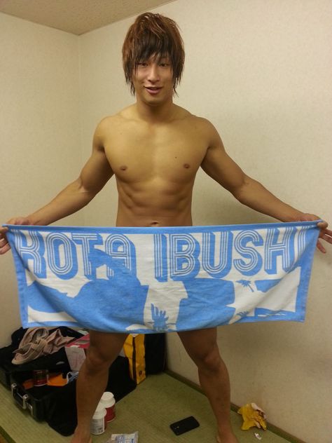 Kota Ibushi, Japanese Wrestling, Kenny Omega, Pro Wrestling, Trending Memes, Fallout, Male Model, Swim Trunk, The Magic