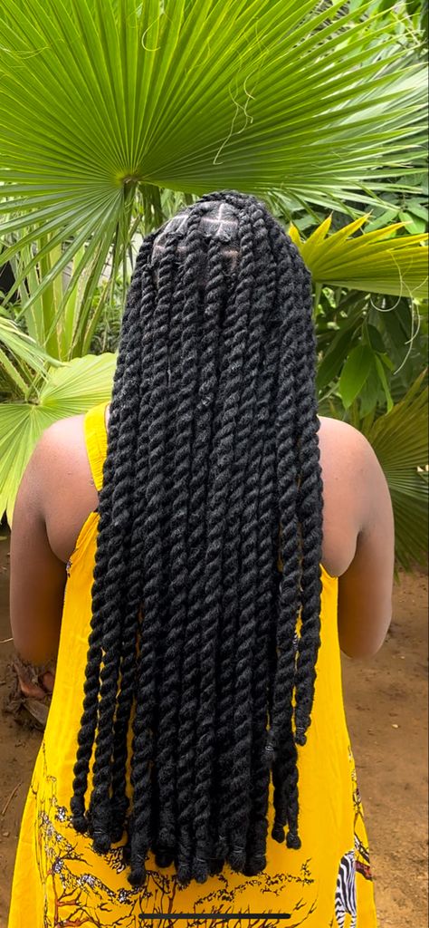 Waist Length Marley Twists, African Braids Hairstyles 2024, Long Dreadlocks Styles For Women Black, Marley Twists Long, Marley Twists Short, Long Marley Twists, Marley Twist Hairstyles, Quick Curly Hairstyles, Marley Twist