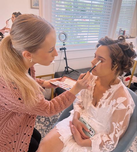 Beautician Aesthetic, Makeupartist Aesthetic, Mua Aesthetic, Cosmetology School, Wedding Makeup Artist, Dream Career, Celebrity Makeup Artist, Celebrity Makeup, 2024 Vision