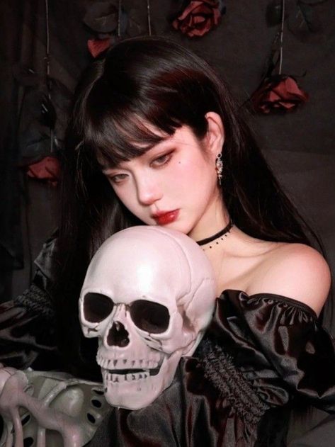 Douyin Halloween, Halloween Photoshoot, Asian Makeup, Pose Reference Photo, Portrait Poses, Attractive People, Poses For Pictures, Ulzzang Girl, Diy Beauty