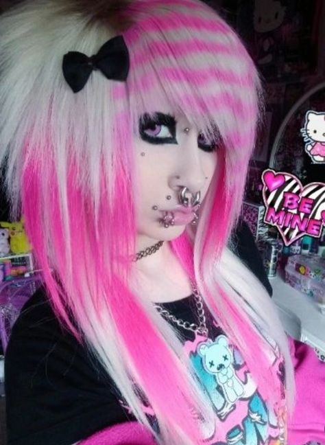 Scene Queen Makeup, Scenemo Hair, 2000s Hipster, Scene Emo Fashion, Emo Scene Girls, Kawaii Punk, Scene Queen, Scene Makeup, Scene Aesthetic