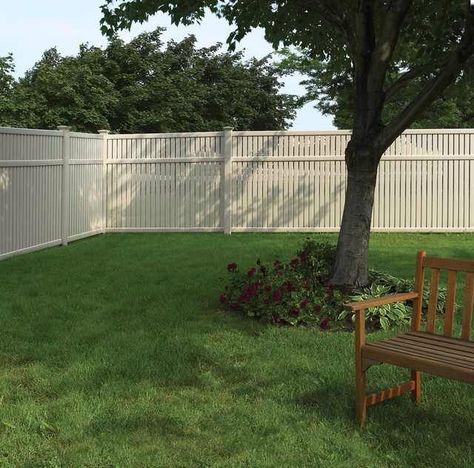 Private Fence Ideas, Aesthetic Fence, Backyard Seating Ideas, Scandi Cottage, Home Fencing, Casa Club, Pvc Fence, Pretty Homes, Fence Gate Design