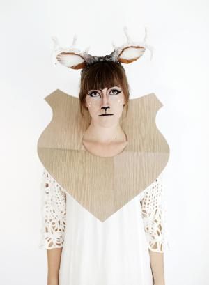 50+ Easy Halloween Costumes For Adults: DIY Taxidermy Deer Costume Adult Costumes Diy, Deer Halloween Costumes, Taxidermy Deer, Meme Costume, Halloween City, Deer Costume, Diy Halloween Costumes For Women, Costumes Diy, Diy Halloween Costumes Easy