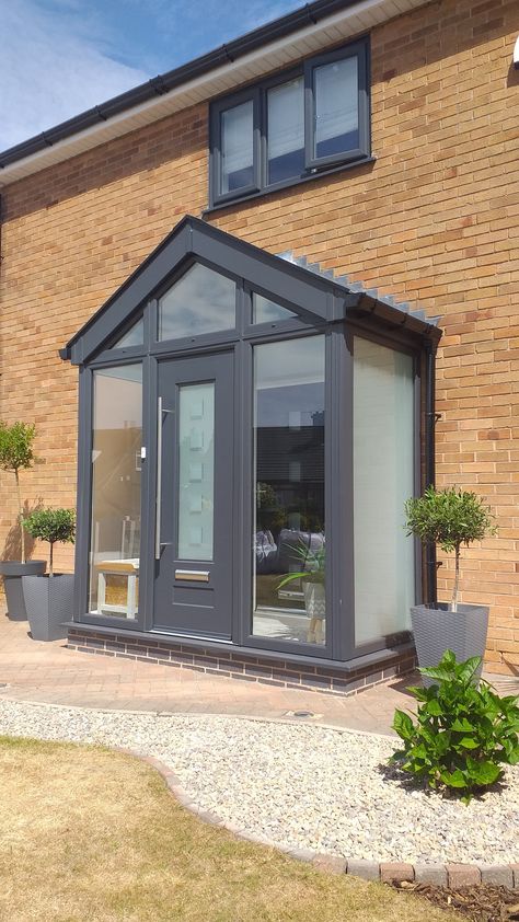 Porch Designs Uk, Upvc Porches, Front Porch Seating, Modern Front Porch Ideas, Porch Extension, Modern Front Porches, Sas Entree, Glass Porch, Modern Porch