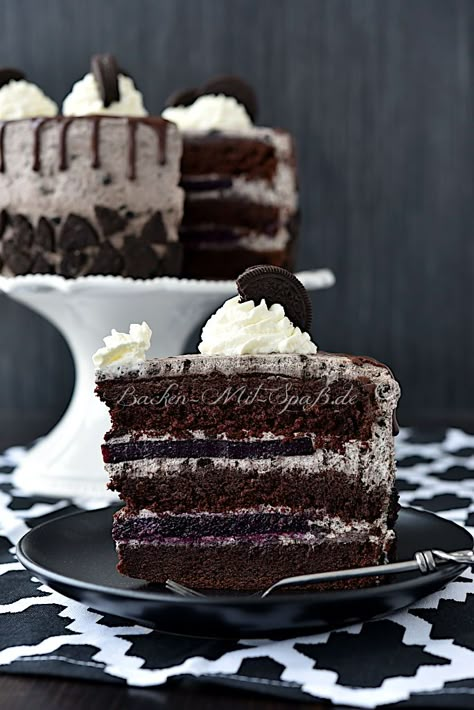 Witchy Food, Oreo Torte, Fondant Torte, Dessert Smoothie, New Cake, Food Cakes, Cookbook Recipes, Food Inspiration, Oreo