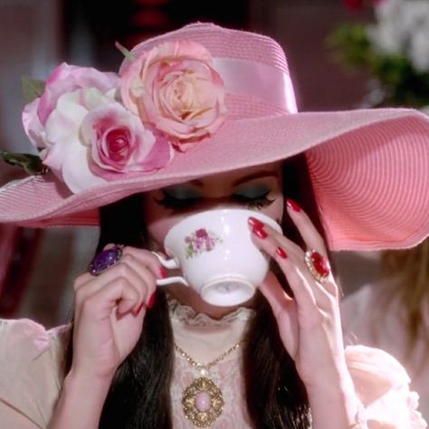 samantha robinson as elaine in 'the love witch (2016)'. Baby Blue Eyeshadow, The Love Witch Movie, Over The Country Club, The Love Witch, Samantha Robinson, Cottagecore Witch, Production Assistant, English Cottage Style, Vintage Witch