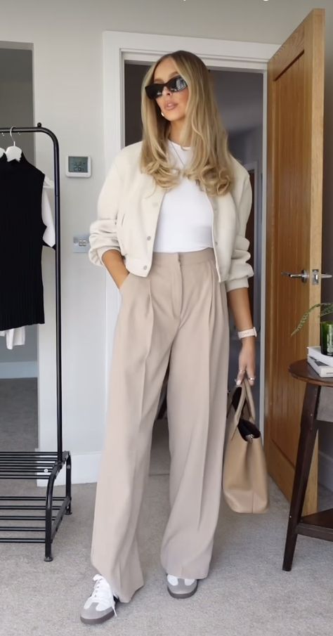 Outfit Pantalon Ancho, Looks Adidas, Old Money Fashion, Casual Work Outfits Women, Money Fashion, Smart Casual Work Outfit, Mode Zara, Downtown Outfits, Neue Outfits