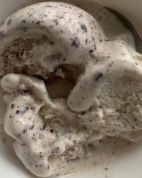 ice cream Cream Photo, Think Food, Food Is Fuel, Food Obsession, Cookies And Cream, Pretty Food, Food Cravings, Cute Food, Aesthetic Food