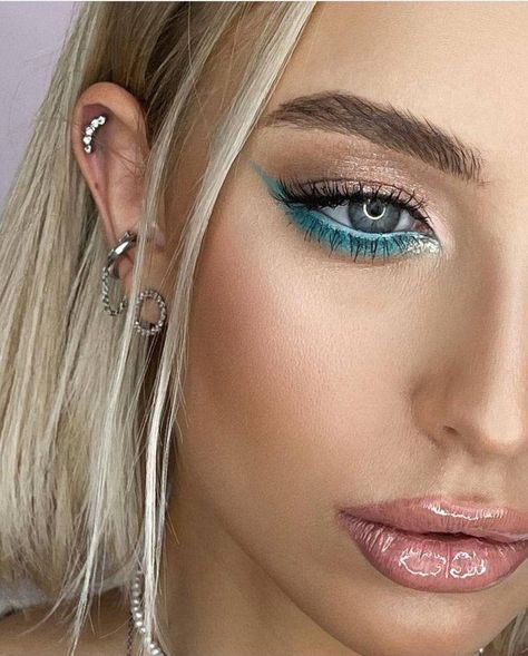 Makeup Looks Blue, Makeup Looks Blue Eyes, Turquoise Makeup, Color Eyeliner, Eyeliner Ideas, Colorful Eye Makeup, Colored Eyeliner, Creative Eye Makeup, Eye Makeup Art