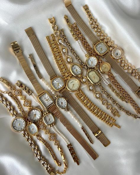 The collection of my dreams✨☺️ • • • • Shop link in bio🤍 • • • • • #vintagewatch #vintageinspired #oldmoney #oldmoneyaesthetic #vintagestyle #rarejewelry #vintagewatches #daintywatch #goldwatch #vintageaesthetic #trending #rarefinds Jewellery Stacking, Xoxo Jewelry, Rare Jewelry, Vintage Watches Women, Watches Women, Jewelry Accessories Ideas, Dope Jewelry, Jewelry Essentials, Classy Jewelry