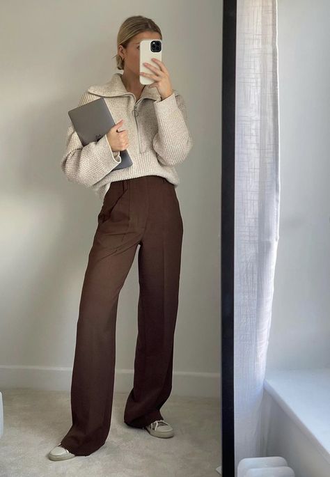 Brown Trousers Outfit Women, Downtown Sweater, Tailored Pants Outfit, Outfits For The Office, Slacks Outfit, Brown Pants Outfit, Aesthetic 80s, Elegantes Outfit Damen, Grunge Fits