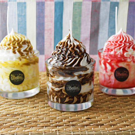 Sundae Ice Cream, Ice Cream Sunday, Dessert Candle, Candy Candle, Candle Factory, Homemade Scented Candles, Soya Mumu, Chocolate Candle, Glass Dessert