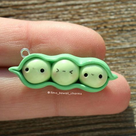 #kawaii #charms #polymer #clay #peas Fimo Kawaii, Kawaii Charms, Polymer Clay Kawaii, Polymer Clay Figures, Tanah Liat, Clay Crafts Air Dry, Polymer Clay Diy, Polymer Clay Animals, Polymer Crafts