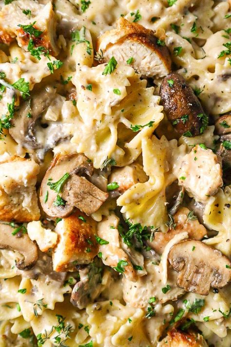 Creamy Mushroom Chicken Pasta - Must Love Garlic Mushroom Pasta Easy, Creamy Chicken Mushroom Pasta, Chicken Mushroom Pasta, Creamy Mushroom Chicken, Creamy Garlic Mushrooms, Mushroom Recipes Pasta, Chicken Mushroom Recipes, Creamy Mushroom Pasta, Easy Pasta Dinner