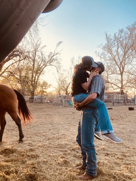 Country Couple Photoshoot, Country Couple Pictures, Country Relationship Goals, Couple Photoshoot Ideas, Luke Brooks, Country Couple, Country Relationships, Cute Country Couples, Done And Dusted