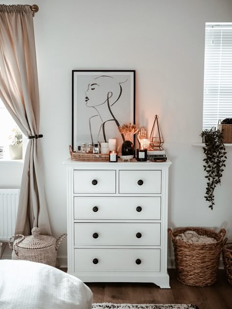 Living Room Chest Decor, Drawer Decoration Ideas, How To Style Chest Of Drawers Bedroom, Chest Of Drawer Decor, Top Of Drawers Decor, Dresser Chest Decor, Small Dresser Decor Bedroom, Drawer Chest Decor Ideas, Small Chest Of Drawers Bedroom