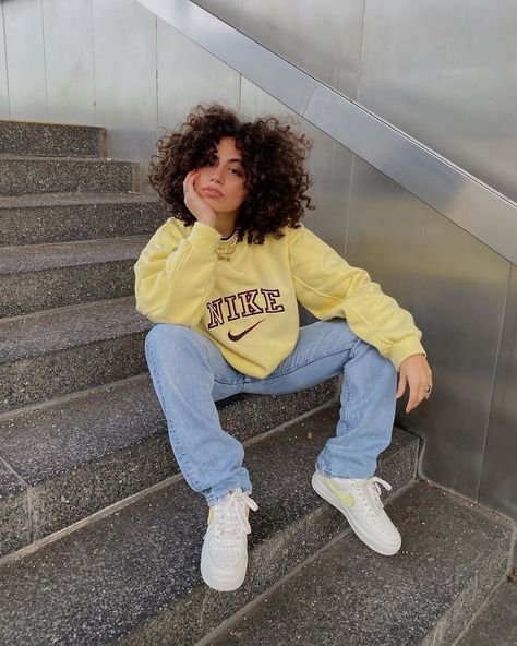 pinterest: @yamtrill :) Tomboy Stil, Looks Hip Hop, Teenage Outfits, Skater Girl Outfits, Streetwear Mode, 90s Fashion Outfits, Nike Sweatshirt, Tomboy Outfits, Tomboy Style Outfits