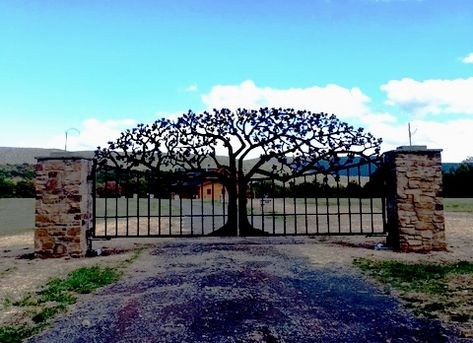 Decorative Wrought Iron Tree Gate Amazing Gates, Ranch Gates, Gate Signs, Driveway Entrance, Farm Gate, Custom Gates, Entrance Gates Design, Wrought Iron Gate, Electric Gates