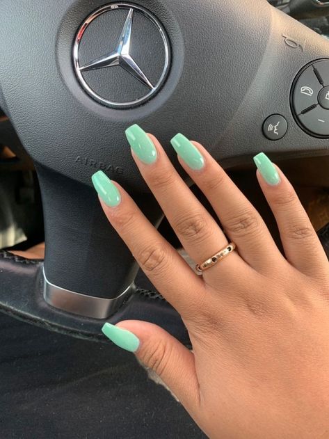 Green Gel Nails Summer, Lilac Coffin Nail Ideas, Solid Color Nails With Accent Nail, Very Basic Nails, Simple April Nails, Short Coffin Nails Spring, Nail Inspo 2024 Coffin, Spring Basic Nails, Coffin Solid Color Nails