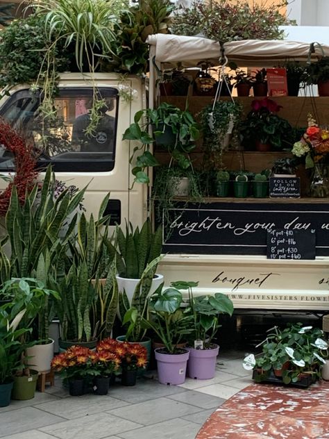 Pop Up Plant Shop, Plant Truck, Mobile Plant Shop, Heather Gardens, Flower Cafe, Flower Shop Interiors, Backyard Plants, Flower Truck, Coffee Flower