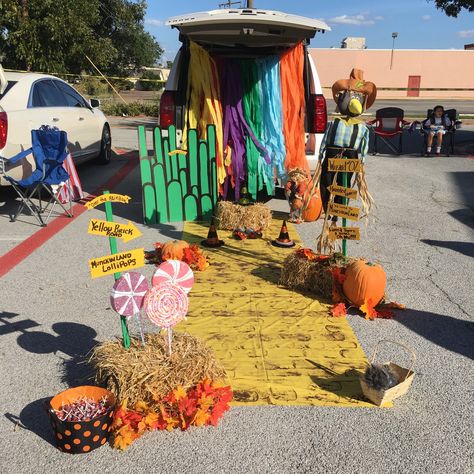 Trunk Or Treat Wizard Of Oz Theme Ideas, Emerald City Trunk Or Treat, The Wizard Of Oz Trunk Or Treat, Wizard Of Oz Trunk Or Treat Decorations, Wizard Of Oz Trunk Or Treat Ideas, Oz Trunk Or Treat, Trunk Or Treat Halloween, Wizard Of Oz Theme, Trunker Treat Ideas