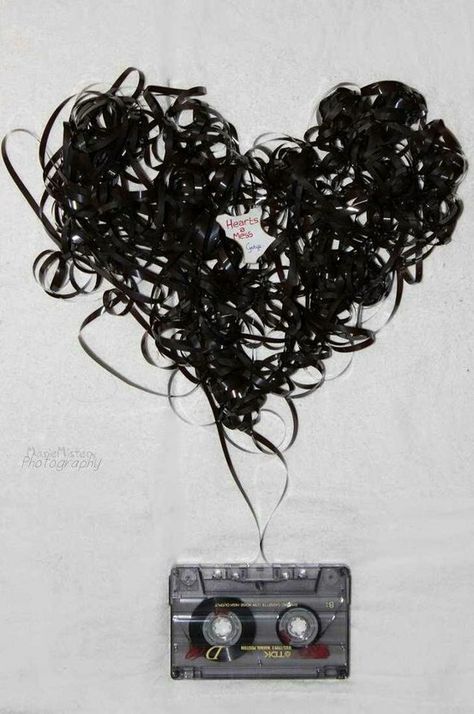 Cassette Tape Crafts Diy, Tape Cassette Art, Cassette Tapes Crafts, Cassette Tapes Art, Casette Tape Art, Cassette Tape Diy, Triangle Mural, Casette Art, Cassette Tape Crafts