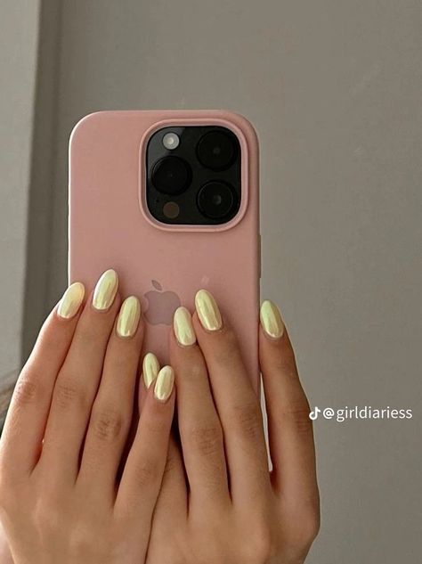 Light Nails Ideas Short, Glazed Yellow Nails, Summer 2024 Gel Nails, Summer Nails Colors 2024, Nail Color Trends 2024 Summer, Trendy 2024 Nails, Trending Gel Nails 2024, Trendy Nails 2024 Summer, Nail Art 2024 Trends Summer