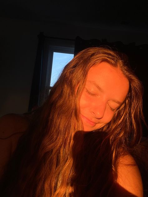 golden hour selfie Golden Hour Selfie Poses, Golden Hour Selfie, Selfie Pose, Selfie Inspo, Wellness Lifestyle, Wellness Inspiration, Selfie Ideas, Insta Photo Ideas, Insta Photo