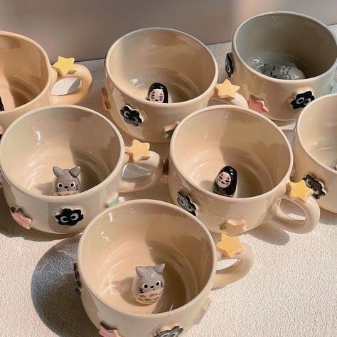 Appa Pottery, Studio Ghibli Furniture, Howls Moving Castle Ceramic, Clay Cup Ideas, Studio Ghibli Cute, Ghibli Cute, Creative Ceramics, Tanah Liat, Pretty Mugs