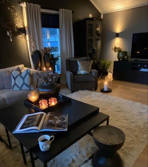 Black Livingroomideas, Apartment Decorating Dark, Dark Theme Living Room, Dark Modern Living Room, Coastal Apartment Decor, Home Decor Ideas Bathroom, Black Living Room Decor, Apartment Living Room Design, Black Living Room