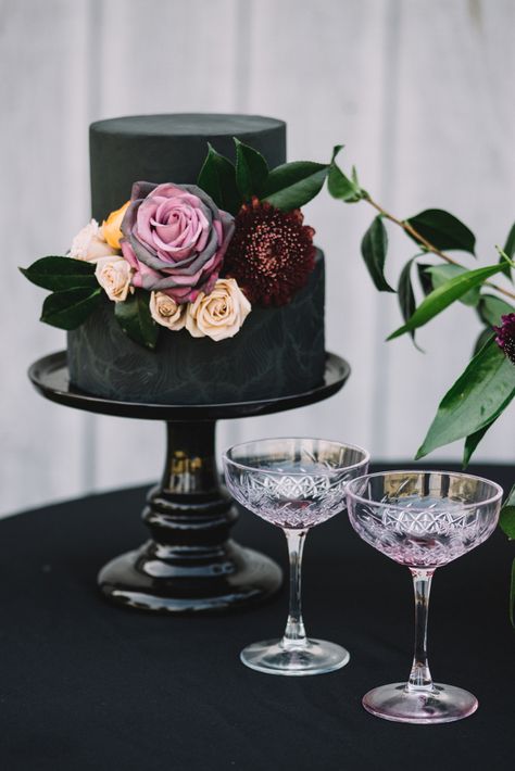 2 Tier Cakes Ideas, 2 Tier Black Wedding Cake, Simple Black Wedding Cake, Small Black Wedding Cake, 30 Photoshoot, Black Wedding Cake, Witch Cake, Black Cupcakes, Mini Wedding Cakes