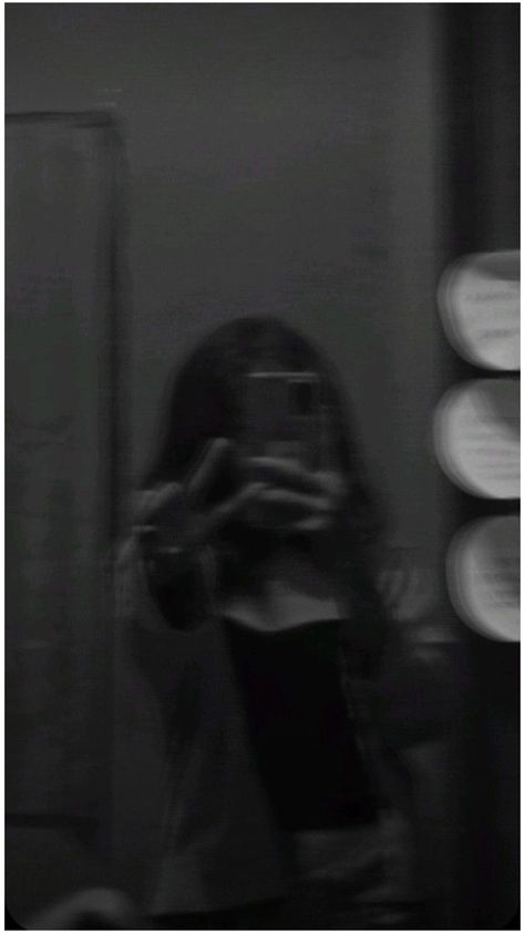 Aesthetic Girl Pfp, Blurry Mirror Selfie, Aesthetic Blurry Mirror Selfie, Black Mask Aesthetic, Mehndi Designs Fingers, Instagram Captions Clever, Instagram Profile Picture, Self Pictures, Profile Picture Ideas