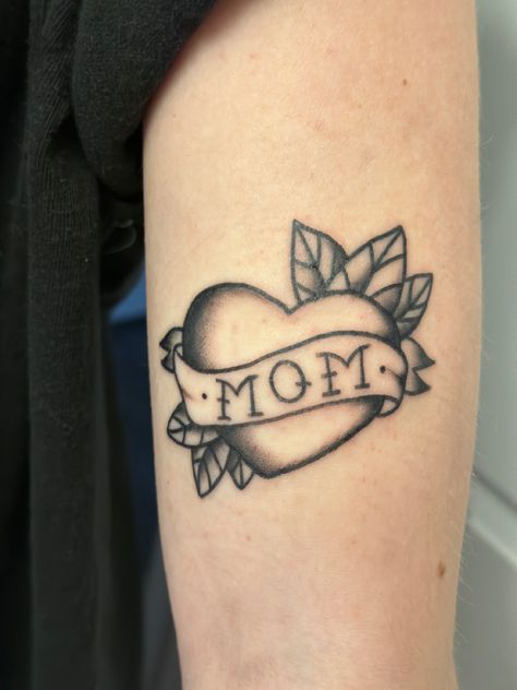 Trad Mom Tattoo, Mom Tattoo American Traditional, Traditional Mom Tattoo Black And White, Mom Heart Tattoo Designs, Classic Mom Tattoo, Traditional Mom Heart Tattoo, American Traditional Mom Tattoo, Mom Traditional Tattoo, Traditional Mom Tattoo