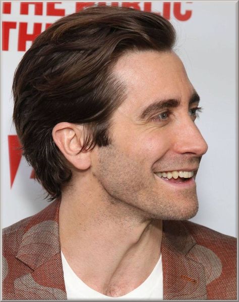 Jake Gyllenhaal Growing Hair Out Men, Men Growing Out Hair, Growing Hair Men, Growing Out Hair, Growing Your Hair Out, Growing Hair, Gents Hair Style, Guy Haircuts Long, Mens Hairstyles Medium