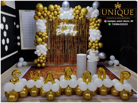 Baloon Decorations White And Gold, Home Balloon Decorations For Birthday, Simple Birthday Stage Decorations, Stage Birthday Decoration, Balon Decoration Ideas Birthday, Ballon Decoration Ideas Events, Balloon Stage Decorations, Birthday Stage Decoration, Birthday Ballon Decorations