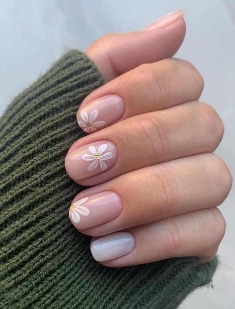 23+ Cute Spring Break Nails for 2024 (classy, florals, simple) British Manicure, Unghie Sfumate, April Nails, Subtle Nails, Daisy Nails, Simple Gel Nails, Her Nails, Cute Gel Nails, Beauty Inspo