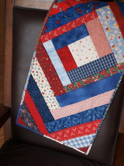 Quilting Digest, Table Runner Diy, Patchwork Table Runner, Blue Quilt, Quilted Table Runners Patterns, Place Mats Quilted, Patriotic Quilts, Quilted Table Toppers, Table Runner And Placemats