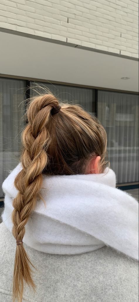 Outfit With Braided Hair, Hairstyle Ideas 2023, Aesthetic Blonde Hairstyles, Hairstyles Autumn 2023, Winter Hair Aesthetic, Air Port Hair Styles, Hairstyles Winter 2023, Hair Inspo Long Hairstyles, Winter Hairstyles 2023