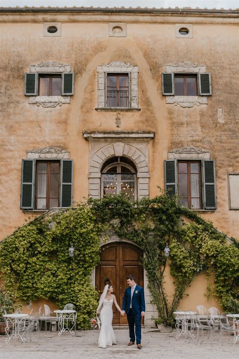 Sophia + Tyler?s classic Tuscan wedding weekend Small Classic Wedding, Italian Weddings, Italian Traditions, Tuscan Wedding, Wedding In Italy, La Wedding, Pics Inspo, Bridal Hair And Makeup, Italian Wedding