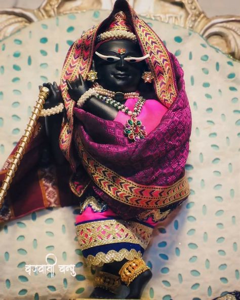 Radha Rani Barsana, Radha Raman, Iskcon Krishna, Radhe Krishna Wallpapers, Radha Krishna Songs, Krishna Flute, Lord Photo, Radha Krishna Love Quotes, Little Krishna