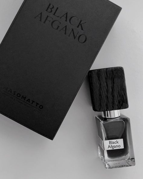 Perfume Names, Black Perfume, Oud Fragrance, Writing Inspiration Tips, Best Fragrance For Men, Prada Candy, Too Loud, Perfume Collection Fragrance, Best Fragrances