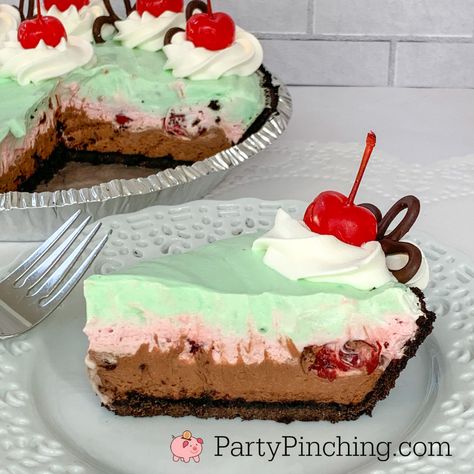 Spumoni Fluff Pie Spumoni Pie, Spumoni Recipe, Spumoni Dessert, Spumoni Cookies, Eclair Cakes, Spumoni Cake, Spumoni Ice Cream, Fancy Deserts, Cooking Therapy