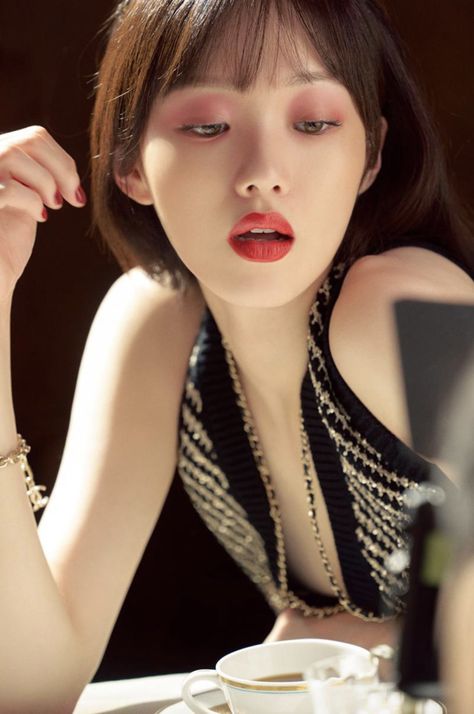 Lee Sung Kyung Photoshoot, Behind The Scenes Photoshoot, Lee Sung Kyung, Elle Korea, Sung Kyung, Behind The Scene, Lee Sung, Korean Celebrities, Kdrama Actors